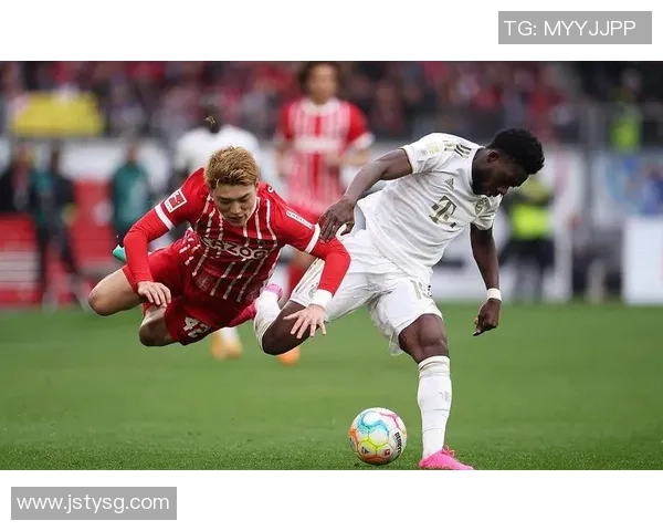 足球巨星闪耀时尚舞台引领潮流风尚与运动魅力完美融合